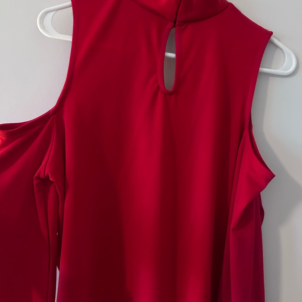 H&M DIVIDED • Red Cut Out Shoulder Top • M • - Picture 4 of 12